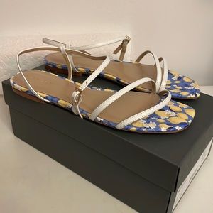 New Ann Taylor leather strapped flat sandals size 8
